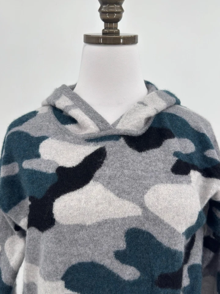 Suéter C by Bloomingdales Gris Camuflaje Cachemira con Capucha Talla M Foto 2 de 4