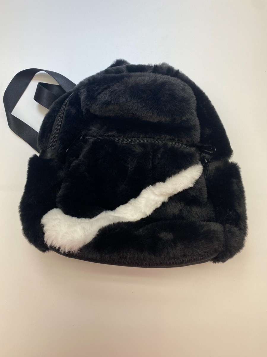 バックパック・リュック Nike NSW Futura 365 Faux Fur Mini Backpack Black White nike women sportswear futura 365 faux fur mini backpack 6l