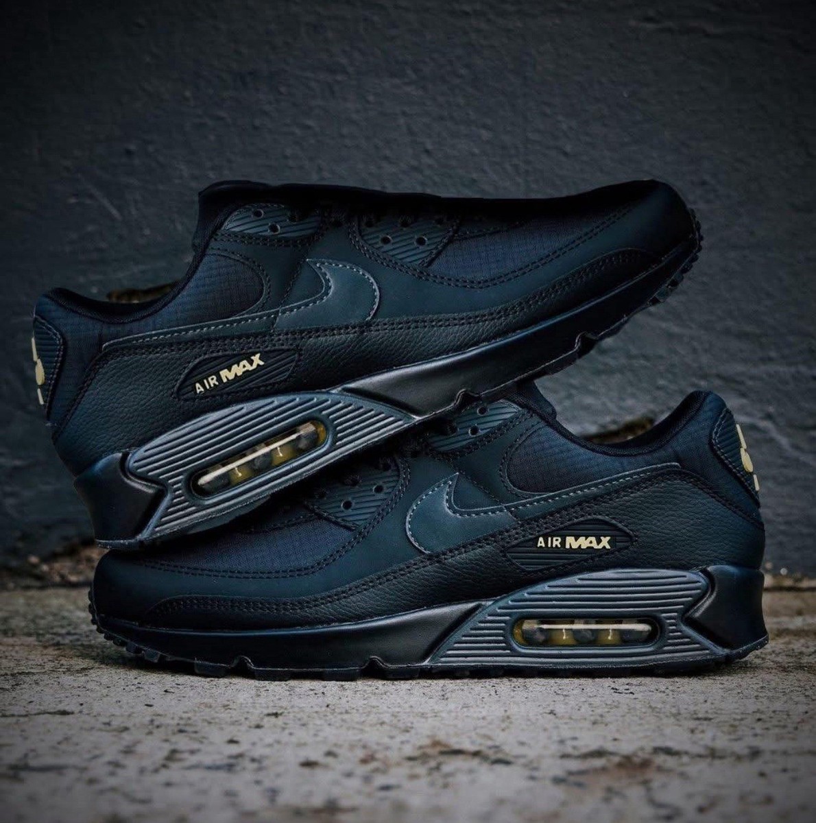 NEW Nike AIR MAX 90 Men's Casual Shoes BLACK GOLD IB7680 001