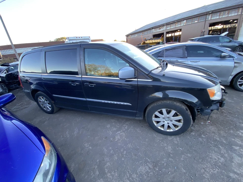 Alternador usado se adapta a: Chrysler Town & Country 2014 3,6 grado A Foto 4 de 4