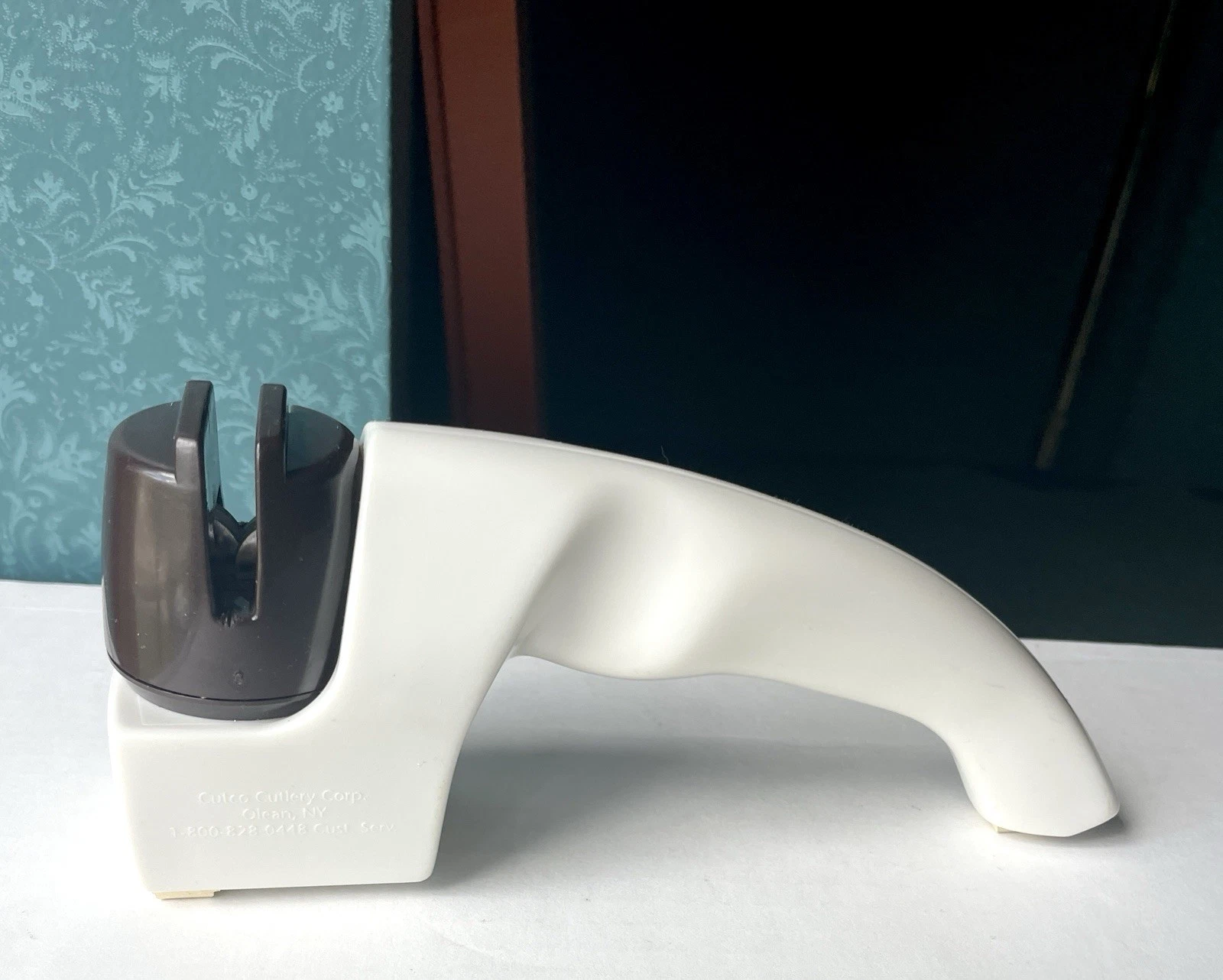 Vintage CUTCO Knife Sharpener Hand Held Manual Pull-Through White Handle