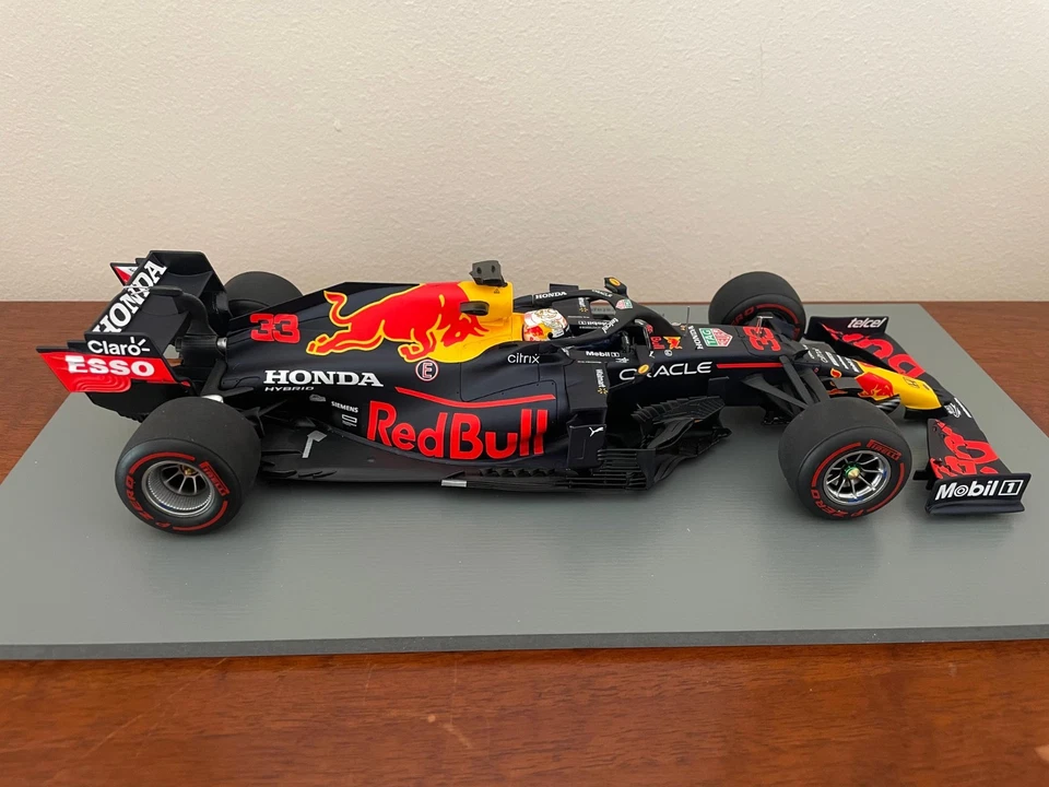 Spark 1:18 Red Bull RB16B Max Verstappen 2021 Spanish GP 100th GP With Red Bull - Immagine 4 di 4