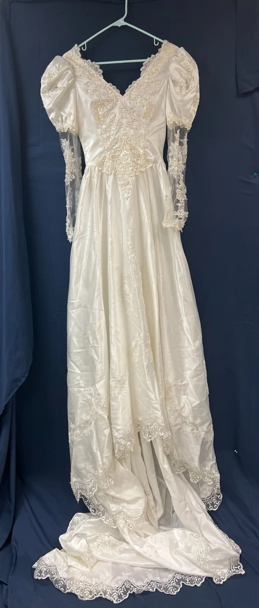 chinese dress ladies 1980s Alfred Angelo Ivory Lace Wedding Dress, sz. M main image 0