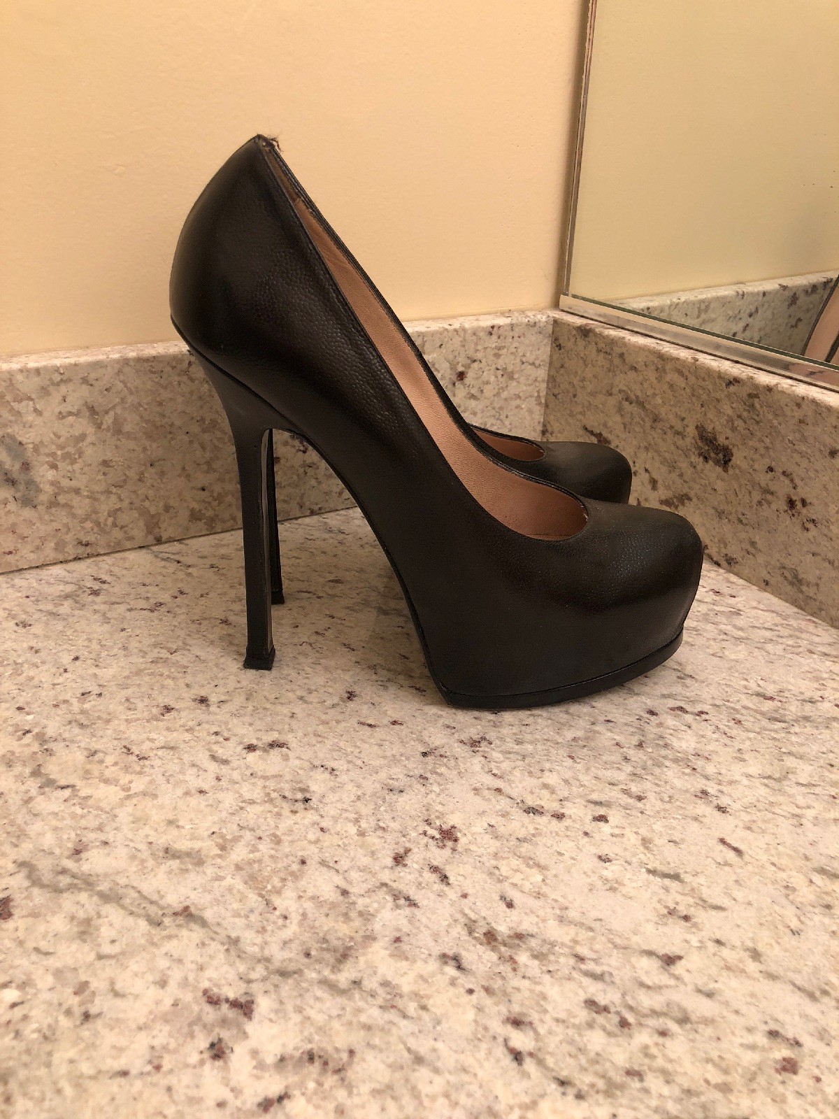 Saint Laurent (Ysl) décolleté platform omaggio nero ciottolato 39 $895