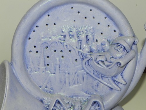 Corno natalizio in ceramica con Babbo Natale, slitta, città, dipinto bianco poi macchiato blu - Foto 8 di 12