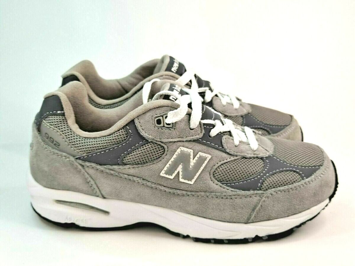 New Balance 992 GS Youth Sizes Grey Black White Lifestyle New Balance 992 GS Youth Sizes Grey Black White Lifestyle