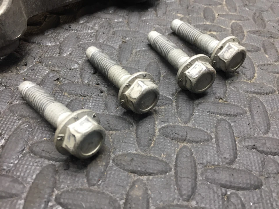 10-15 Camaro SS 6.2L Ls3 Soporte de montaje de motor Pedestal de motor Derecha #3 2637 Foto 2 de 4