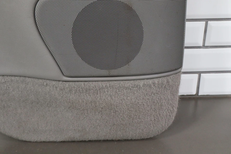 95-00 Chevy Tahoe Yukon GMT400 Left Rear Interior Door Panel (Gray 13D) - Image 4 of 4