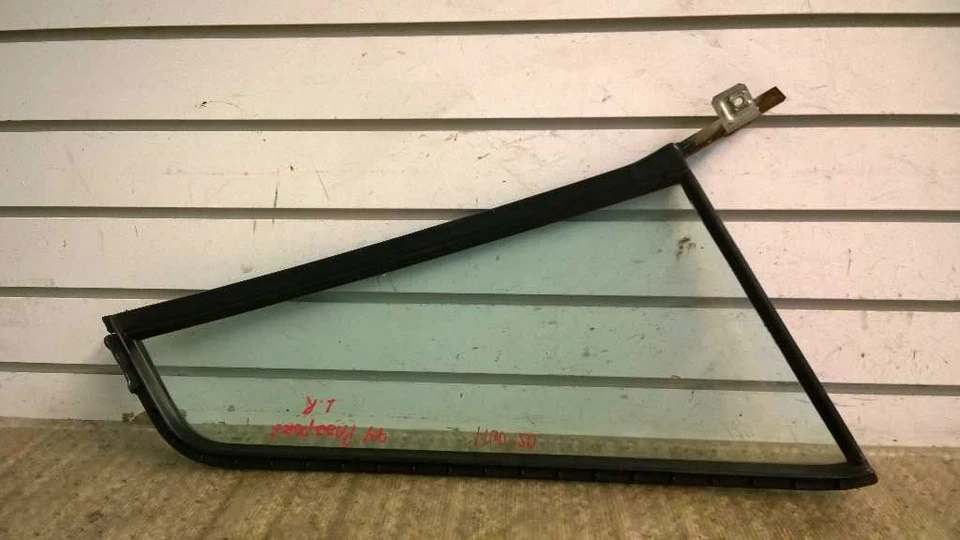 94 HONDA PASSPORT DRIVER LEFT REAR VENT GLASS OEM 1160-20 Foto 2 de 2