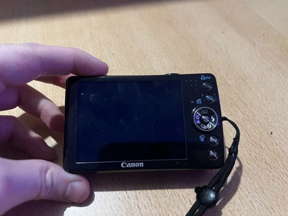 Canon PowerShot SD750 ELPH Digital Camera 7.1MP Compact Complete With Charger - Image 2 of 4