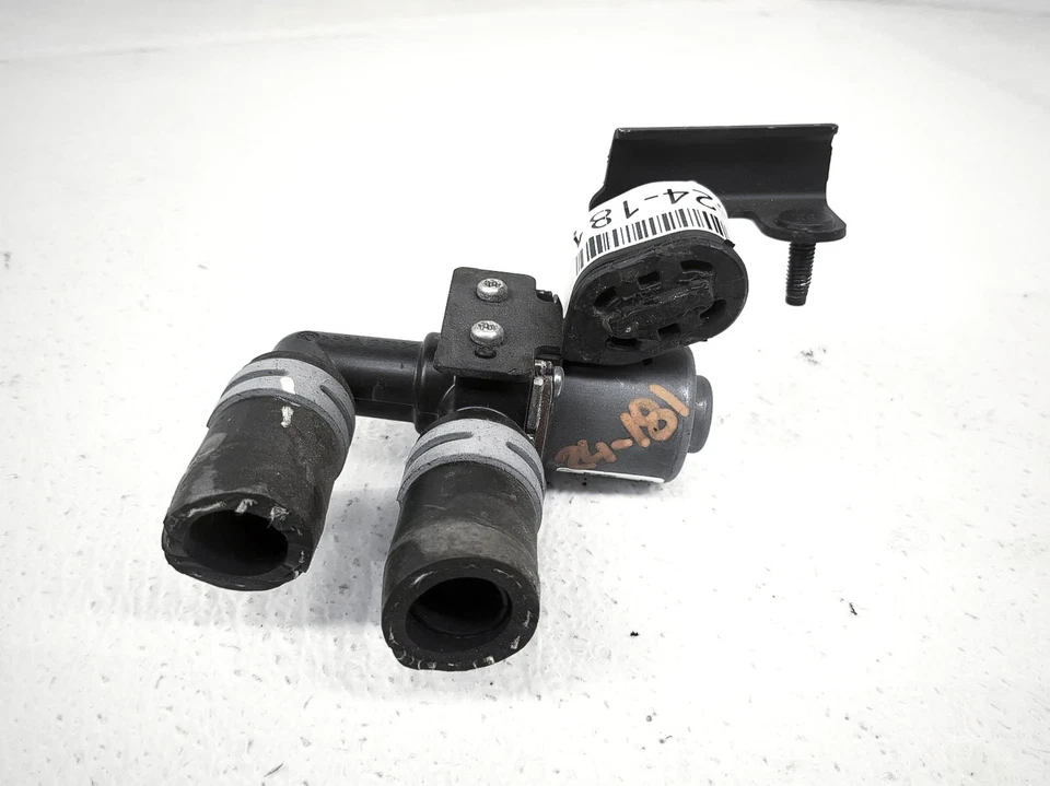 2021 Ford Edge St 2.7L Awd Water Outlet Valve G3g3-18495-Ba - Image 3 of 4