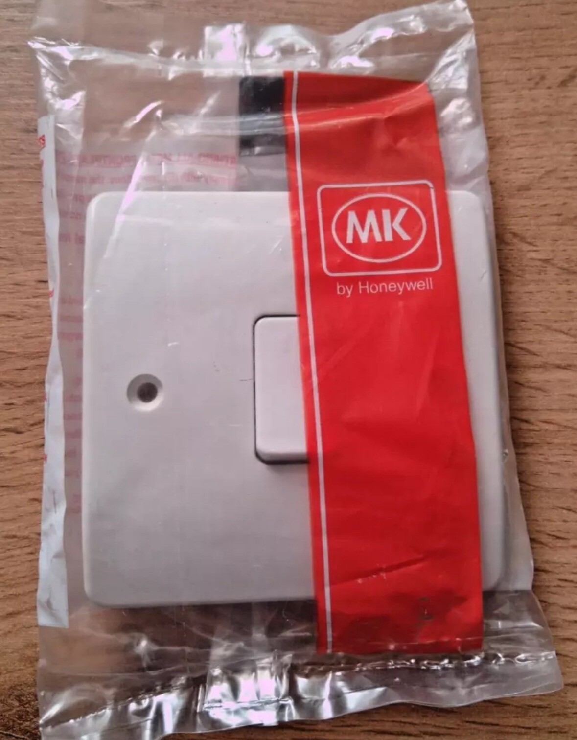 MK 10A 1G SP 1 Way Light Switch 10 Amp Logic Plus (K4870 WHI)