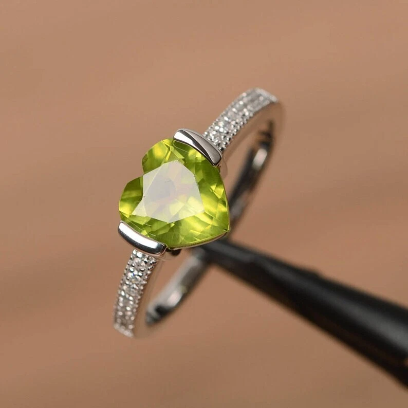 Alianza de diamantes y peridoto natural real en forma de corazón de 2,36 quilates platino 950 5 6 Foto 2 de 4