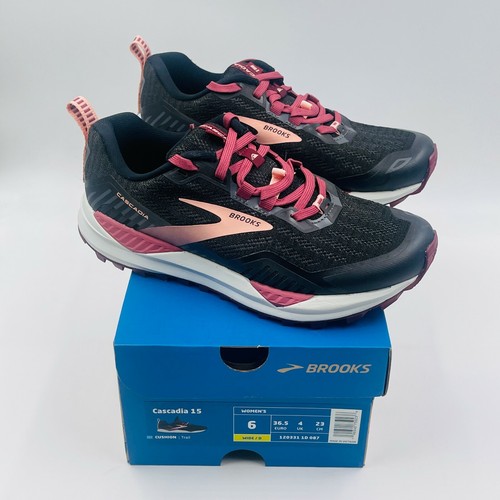 brooks cloud sneakers