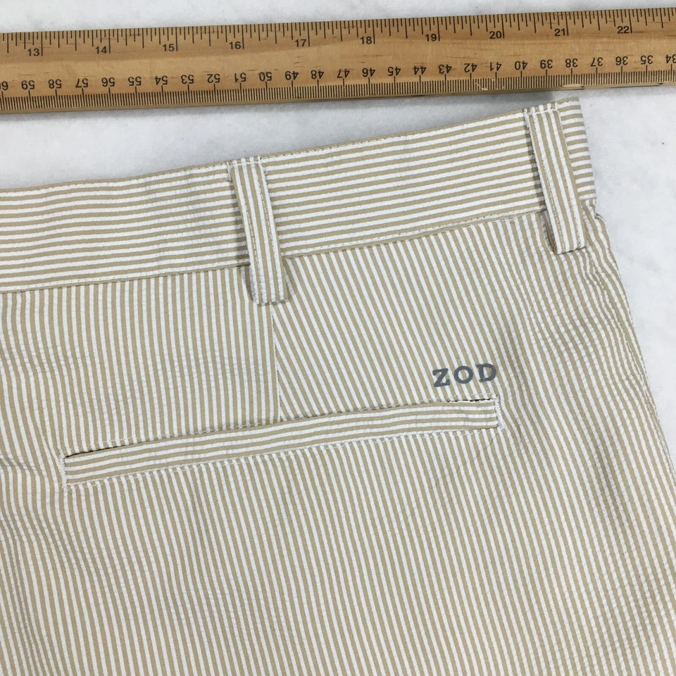 Pantalones Cortos Para Hombre IZOD GOLF Talla 42 Seersucker Rayas Beige Entrepierna 10 Tiro 13 Foto 3 de 4