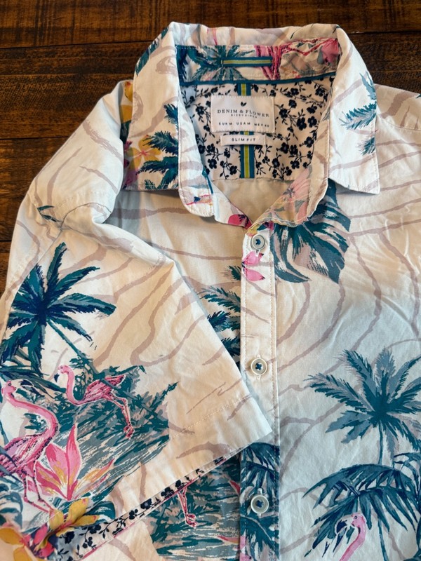 Sz M Denim & Flower by Ricky Singh white flamingo short sleeve button down shirt