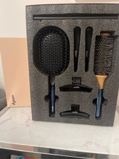 Dyson Styling Gift Set Paddle Barrel Brush, Detangling Comb, Hair Clips