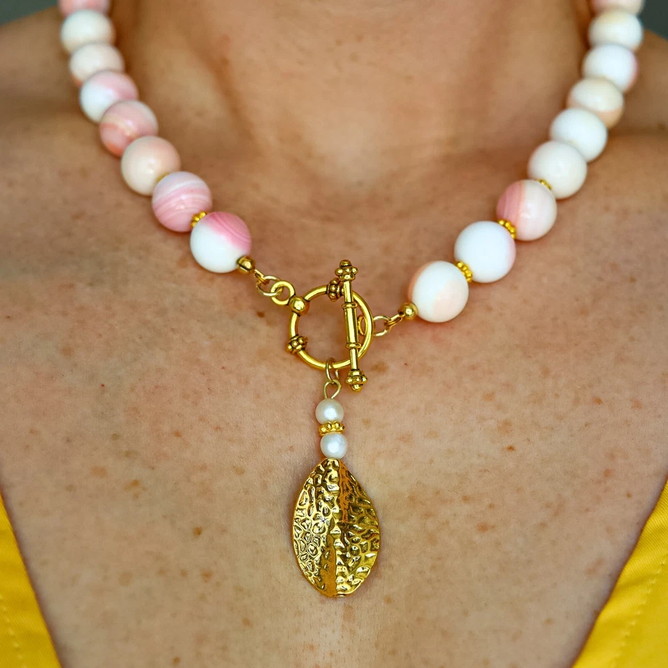 Queen Conch Statement Necklace Pink Beaded Gold Toggle Freshwater Pearl Handmade - Image 3 of 4