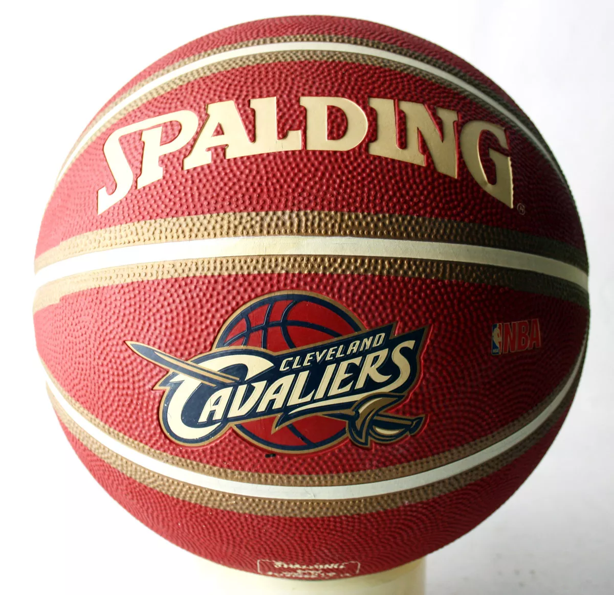 RARE 2010 SPALDING CAVALIERS LEBRON JAMES OUTDOOR BASKETBALL BALL SIZE 7  NEW !