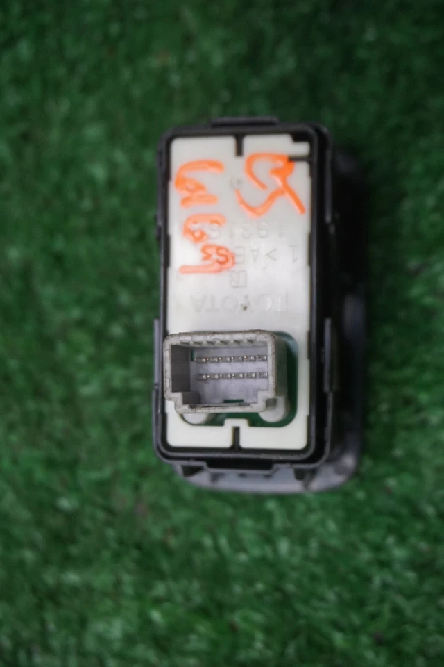 2009 SAAB 9-5-95 WAGON REAR LEFT OR RIGHT Window Switch OEM 12780694 - Image 4 of 4