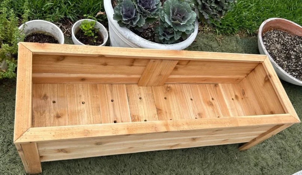 Jardinera artesanal de cedro Foto 4 de 4