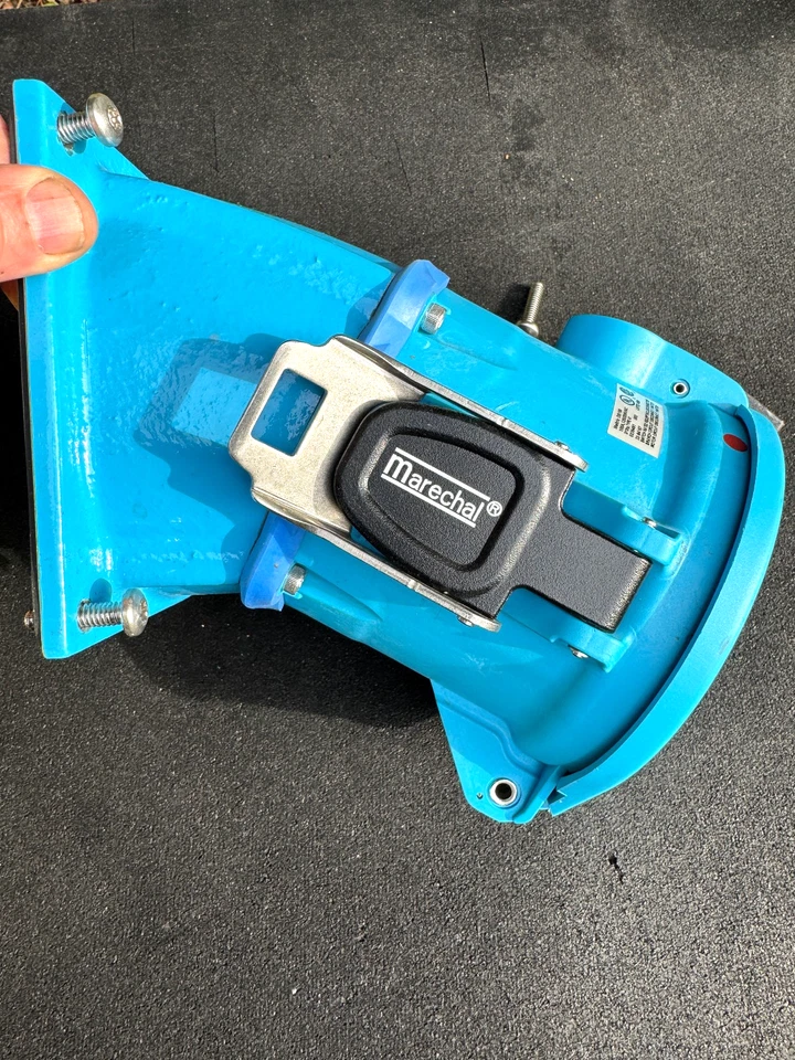 MELTRIC 33-94167 DS100 BLUE 3/10HP, TYPE 4X RECEPTACLE 120/208VAC *warranty* - Image 3 of 4