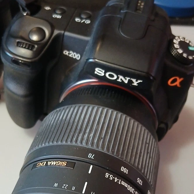 Sony Alpha A200 10.2MP Digital SLR Camera Black w/ 18-70mm & 70-210mm Lenses, photo 3 of 5