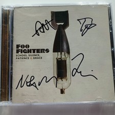 Foo Fighters Echoes Silence Patience Grace CD autografato firmato band completa con