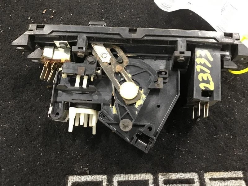 Heater Climate Temperature Control Coupe Manual Temperature Control Fits 84-89 C - Image 2 of 4