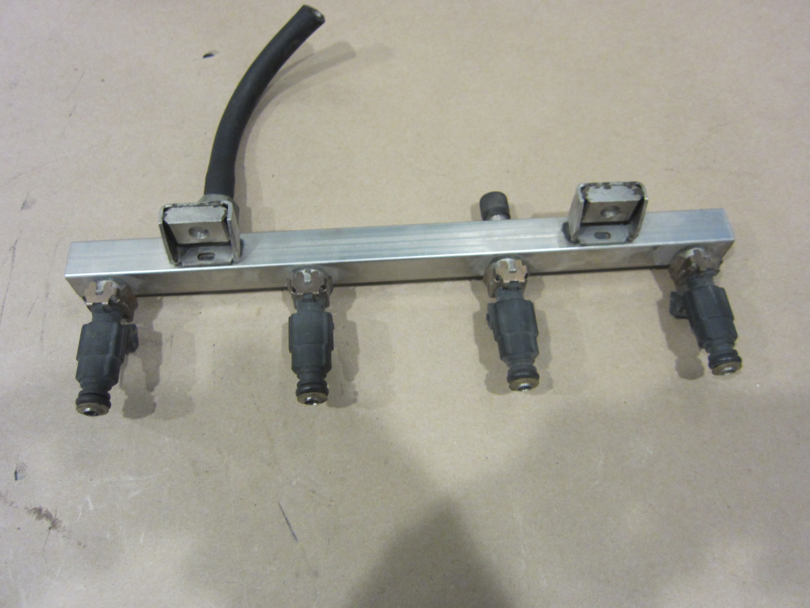 Ferrari 360 - LH Fuel Injector Rail + Injectors. Part# 178494