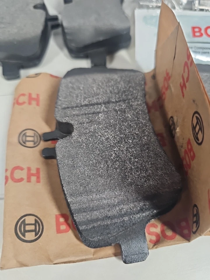 Juego de pastillas de freno de disco Bosch QuietCast Premium BP872 para Mercedes-Benz C200 selecto... Foto 3 de 4