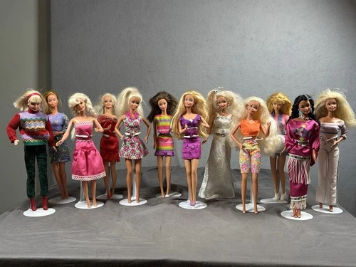New ListingVintage Barbie Dolls Mattel 1966 Lot Of 12 Barbie Dolls (No Stands) ￼