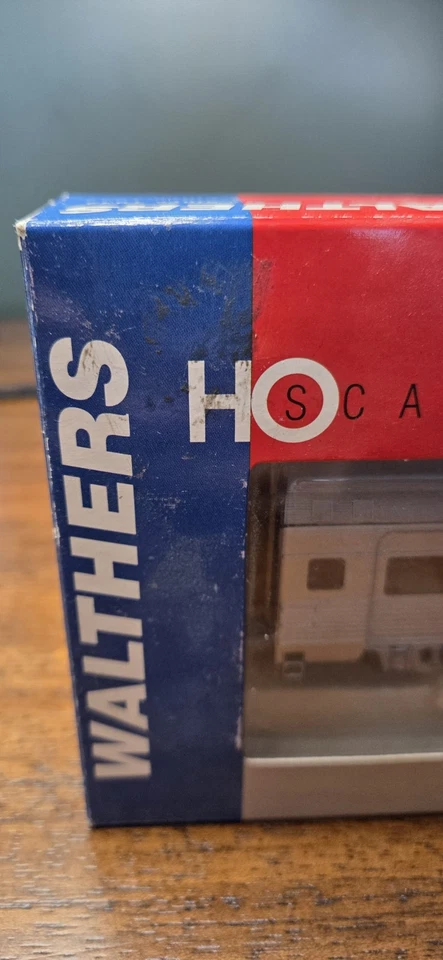 Nuevo Walthers Budd Dome Santa Fe 85' Autobús Modelo Tren HO Coche 932-6485 Foto 3 de 4