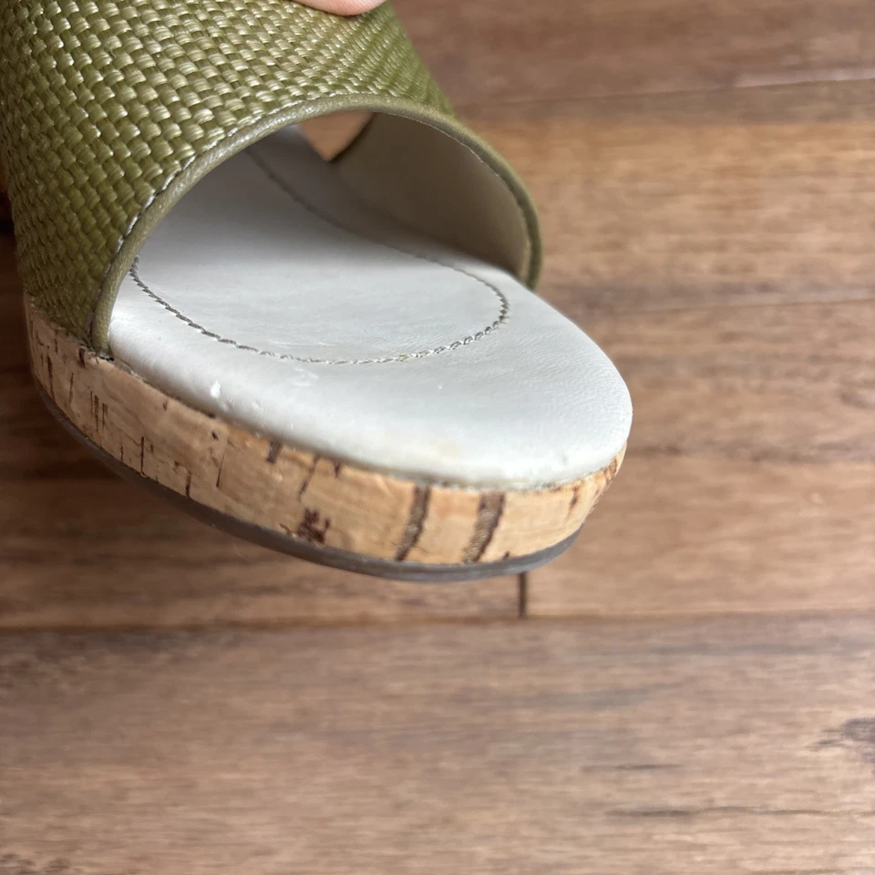 Sandalias de mula con cuña de corcho ETIENNE AIGNER, verdes talla 8 usadas en excelente estado Foto 4 de 4