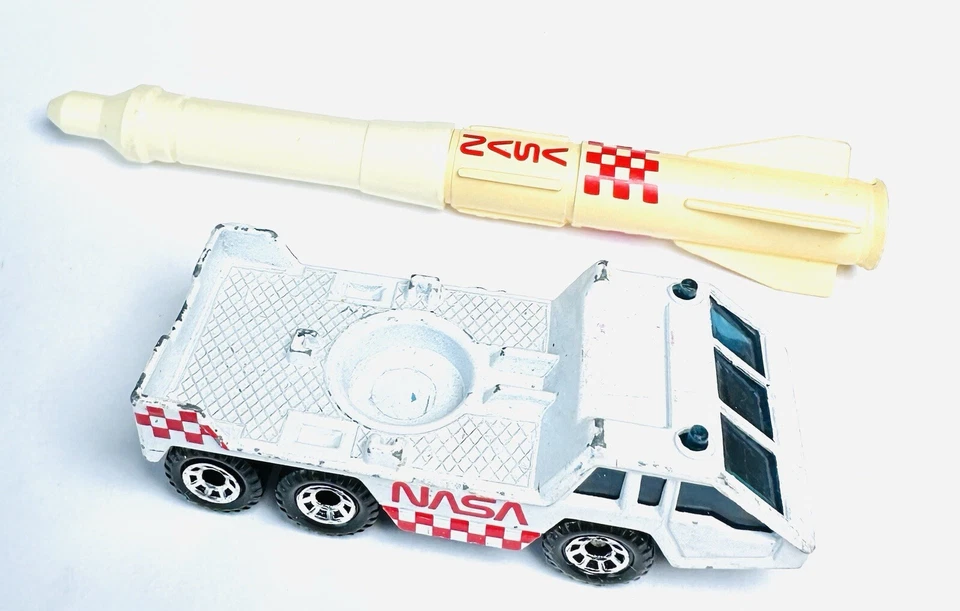 Matchbox 1985 Transporter Vehicle NASA Rocket Hauler 1:150 White Diecast Space - Image 2 of 4