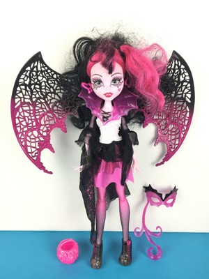 monster high dolls draculaura