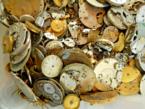 Lot of 1 Lbs. of Watch Parts Gears, Plates, movements for repair / Steampunk art - Picture 3 of 10