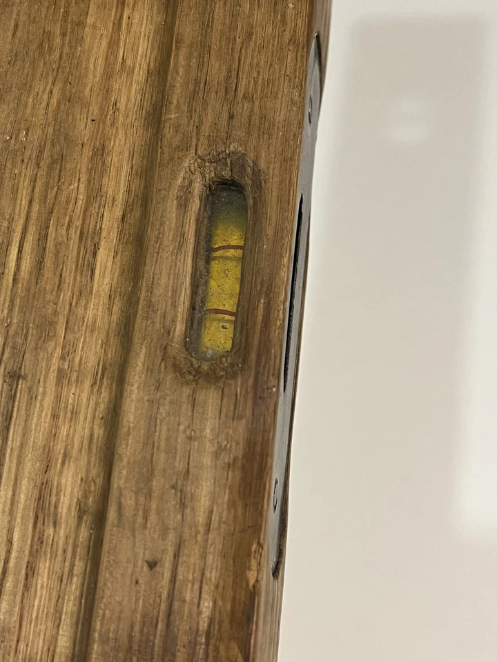 Outil Ancien niveau à bulles en bois art populaire. - Photo 4/4