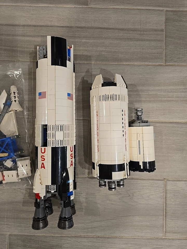 LEGO Ideas: Lego NASA Apollo Saturn V Incomplete - Image 3 of 4