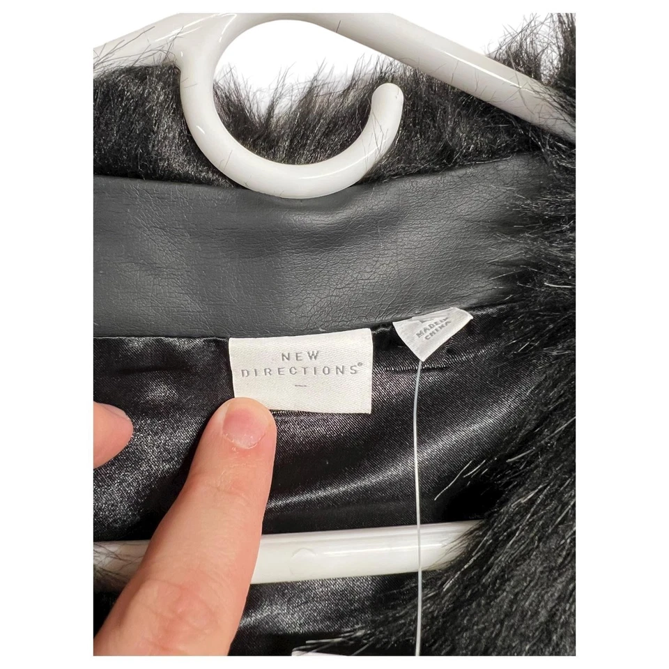 Chaleco de piel sintética New Directions para mujer grande negro satinado forrado gancho ojo festivo Foto 3 de 4