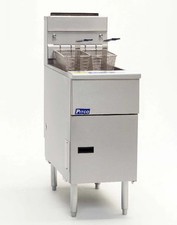 Pitco SG14-S Quick Ship Pitco Solstice 50lb Stainless Steel Deep Fryer