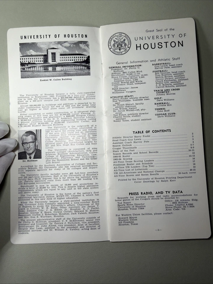 1965-66 HOUSTON COUGARS BASKETBALL MEDIA GUIDE Yearbook ELVIN HAYES Program 1966 - Image 3 of 4