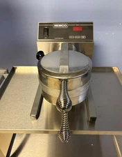Nemco 7020-1 Single Classic Belgian Waffle Maker w/ Cast Aluminum Grids, 980W