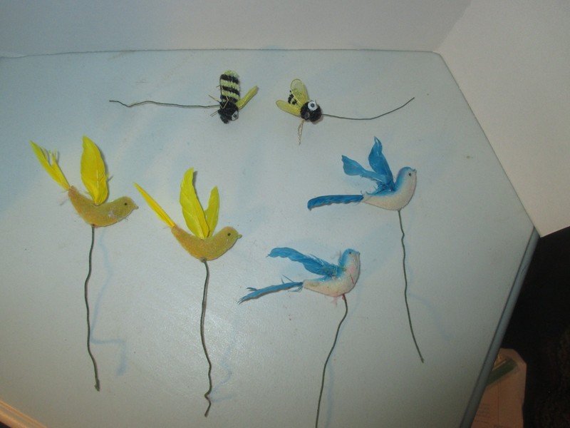 Lot of 6 Vintage Craft Picks 4 Spun Cotton Birds 2 Pipe Cleaner Bees