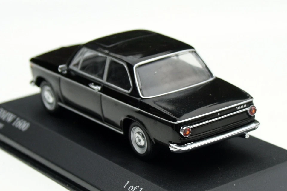 BMW 1600-2 (1602) tipo 114 año 1966-1971, negro, modelo Minichamps EN M.1:43 Foto 2 de 4
