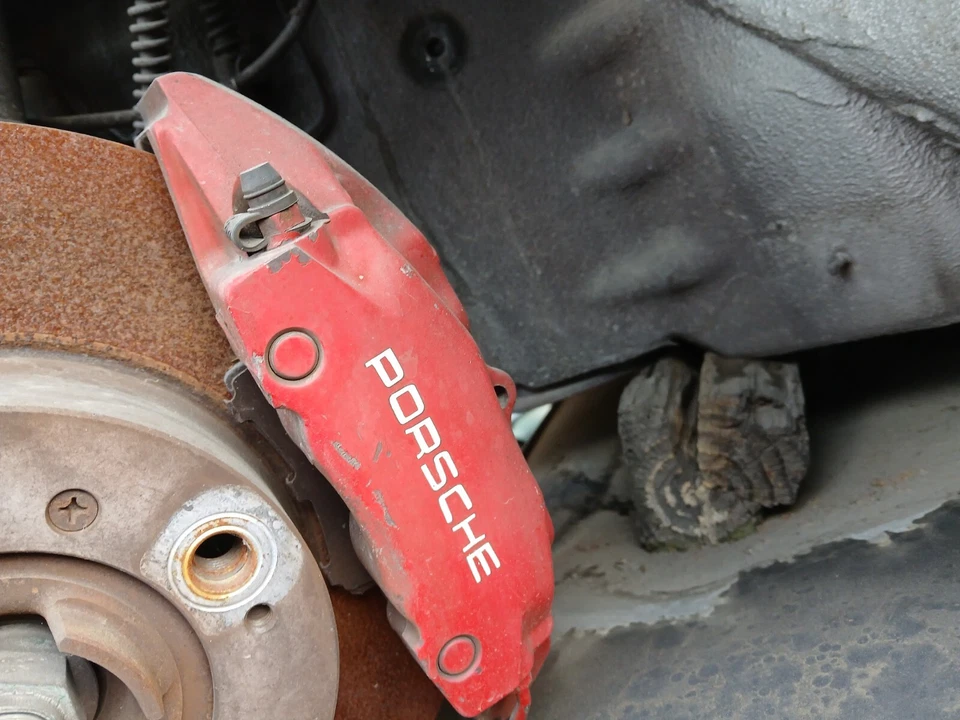 Porsche Boxster 1997 2,7 pinzas de freno delanteras derecha izquierda rojas usadas Foto 4 de 4
