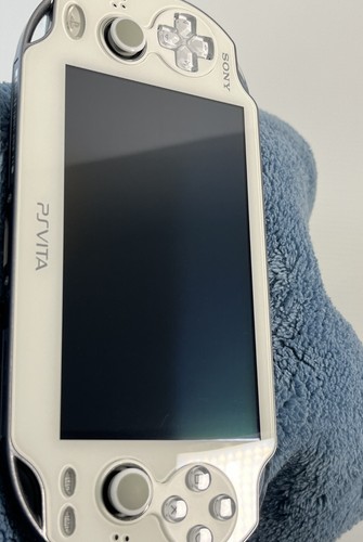 Sony PS Vita PCH-1000 PCH 1000 Console White w/32GB memory card - Mint - Picture 5 of 21