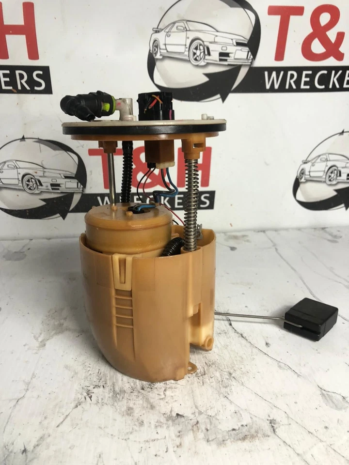 - Suzuki Kizashi Fuel Pump - image 3 of 3