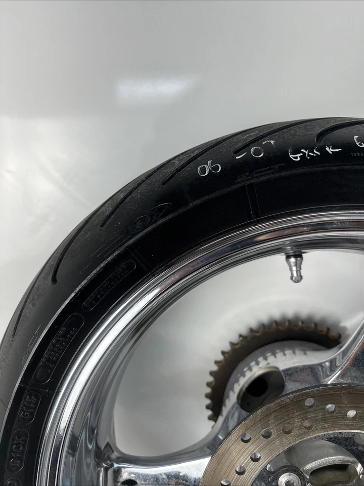 Suzuki GSXR600 750 2006 2007 OEM RUEDA TRASERA LLANTA RECTA CROMO NEUMÁTICO ROTOR Foto 4 de 4