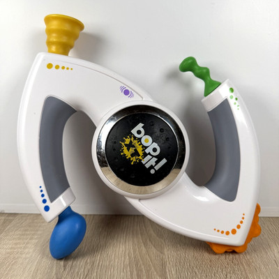 Bop It XT Handheld Electronic Talking Reflex Game Hasbro 2010 White Tested/Works